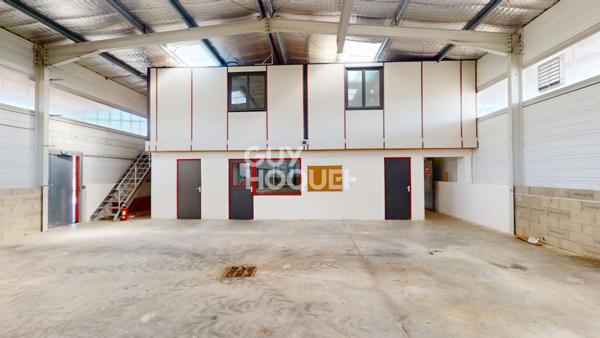 A VENDRE A HAGETMAU: Local industriel et commercial 633 m² avec emplacement stratégique