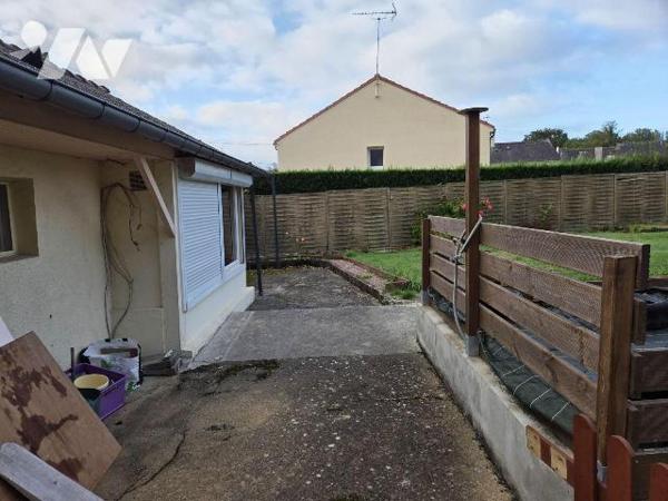 MAYENNE- Maison de plain pied de deux chambres avec terrain .

Maison d'habitation comprenant...
