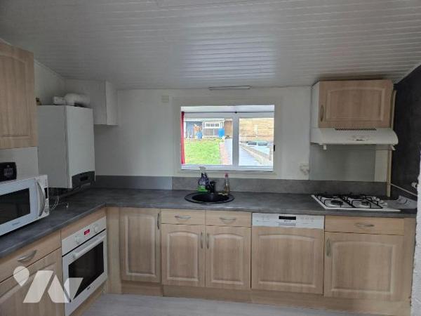 MAYENNE- Maison de plain pied de deux chambres avec terrain .

Maison d'habitation comprenant...