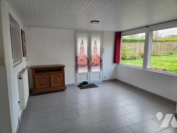 MAYENNE- Maison de plain pied de deux chambres avec terrain .

Maison d'habitation comprenant...