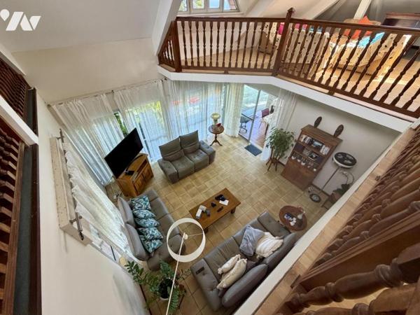 SAINT PAUL LA PLAINE VILLA T7 PISCINE GRAND TERRAIN