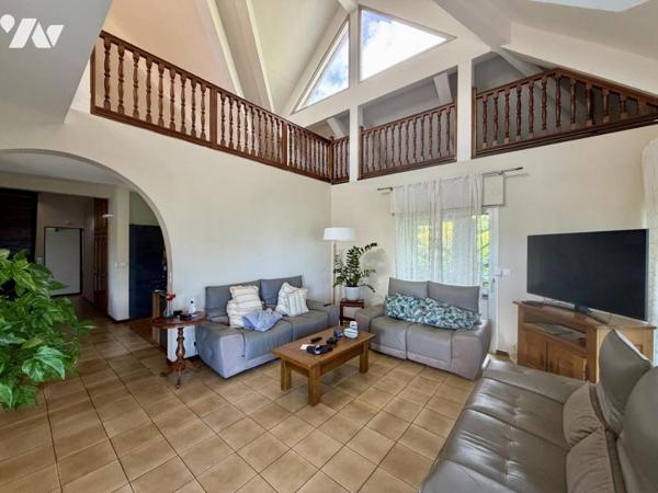 SAINT PAUL LA PLAINE VILLA T7 PISCINE GRAND TERRAIN