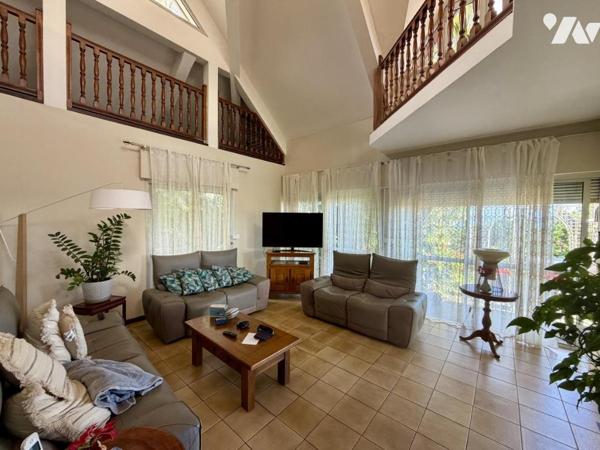 SAINT PAUL LA PLAINE VILLA T7 PISCINE GRAND TERRAIN