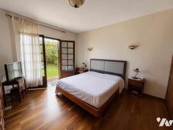SAINT PAUL LA PLAINE VILLA T7 PISCINE GRAND TERRAIN
