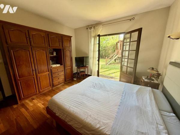 SAINT PAUL LA PLAINE VILLA T7 PISCINE GRAND TERRAIN