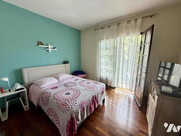 SAINT PAUL LA PLAINE VILLA T7 PISCINE GRAND TERRAIN