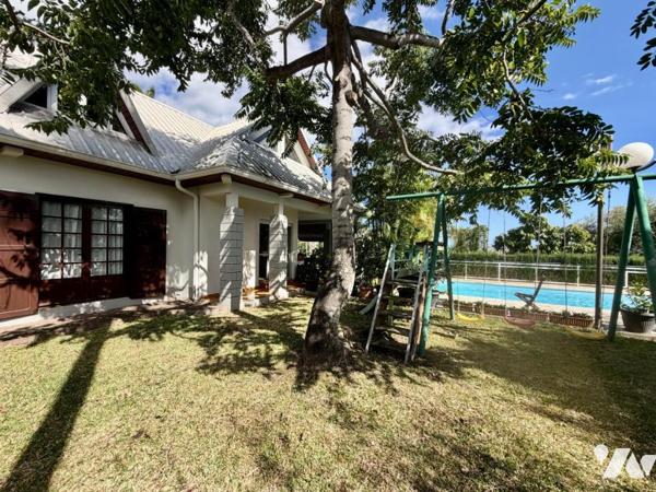 SAINT PAUL LA PLAINE VILLA T7 PISCINE GRAND TERRAIN