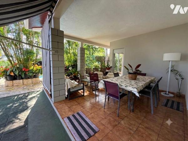 SAINT PAUL LA PLAINE VILLA T7 PISCINE GRAND TERRAIN