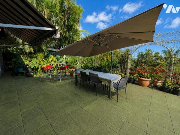 SAINT PAUL LA PLAINE VILLA T7 PISCINE GRAND TERRAIN