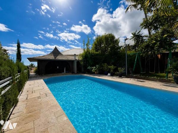 SAINT PAUL LA PLAINE VILLA T7 PISCINE GRAND TERRAIN