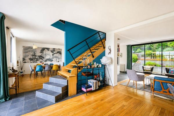 MAISON D'ARCHITECTE - HAUTEURS DE SURESNES 1 656 000 € **  - Référence  6801-NG