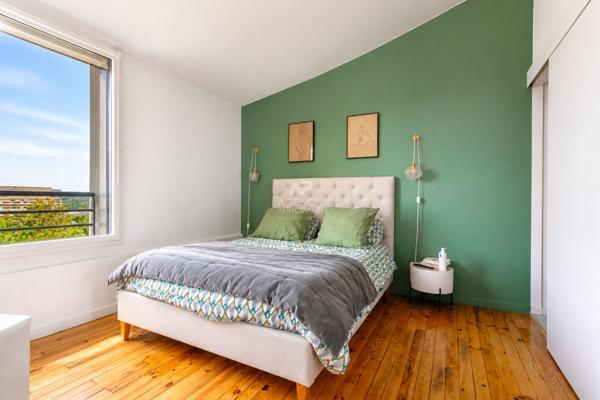 MAISON D'ARCHITECTE - HAUTEURS DE SURESNES 1 656 000 € **  - Référence  6801-NG