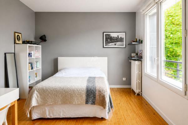 MAISON D'ARCHITECTE - HAUTEURS DE SURESNES 1 656 000 € **  - Référence  6801-NG