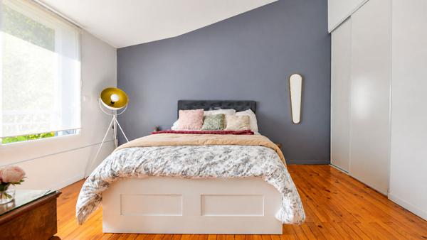 MAISON D'ARCHITECTE - HAUTEURS DE SURESNES 1 656 000 € **  - Référence  6801-NG