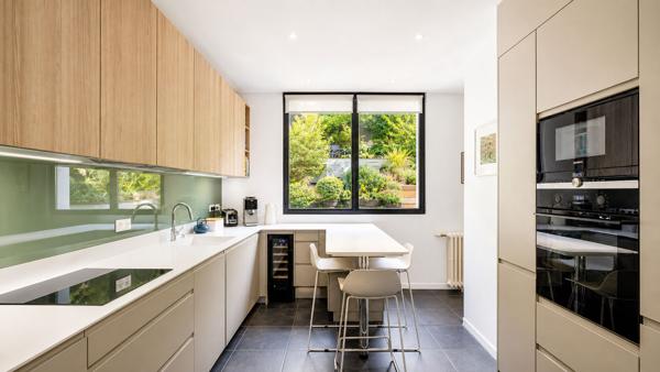 MAISON D'ARCHITECTE - HAUTEURS DE SURESNES 1 656 000 € **  - Référence  6801-NG