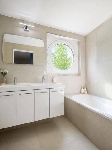 MAISON D'ARCHITECTE - HAUTEURS DE SURESNES 1 656 000 € **  - Référence  6801-NG
