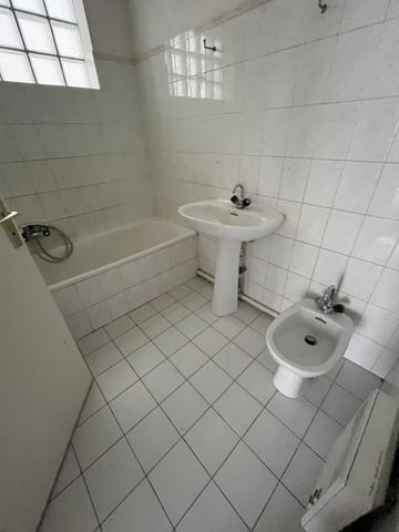 Vente                                                      Appartement
                        
                     2 pièces                      40 m2                     à Nice
