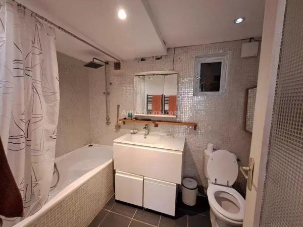 Vente                                                      Maison
                        
                     3 pièces                      60 m2                     à Salernes