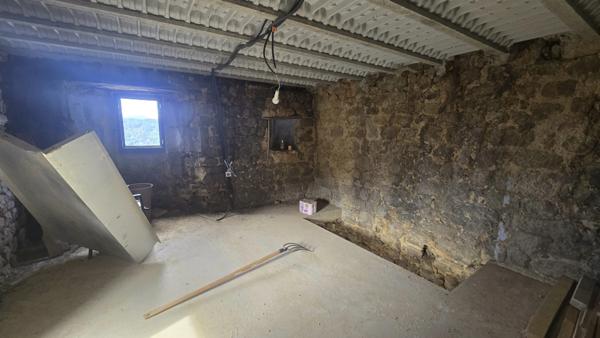 Ardèche, Saint Michel de Chabrillanoux, maison de hameau en pierres - 167m² habitables - Terrasse avec une vue Exceptionnel