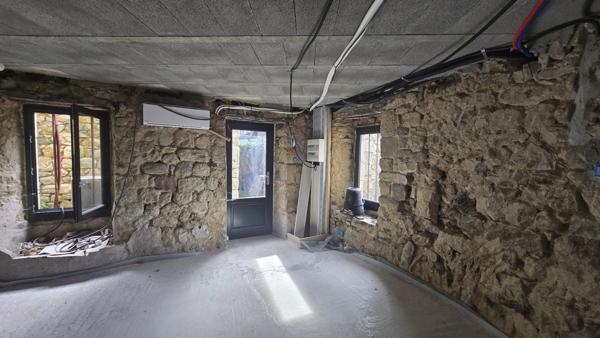 Ardèche, Saint Michel de Chabrillanoux, maison de hameau en pierres - 167m² habitables - Terrasse avec une vue Exceptionnel