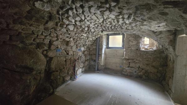 Ardèche, Saint Michel de Chabrillanoux, maison de hameau en pierres - 167m² habitables - Terrasse avec une vue Exceptionnel