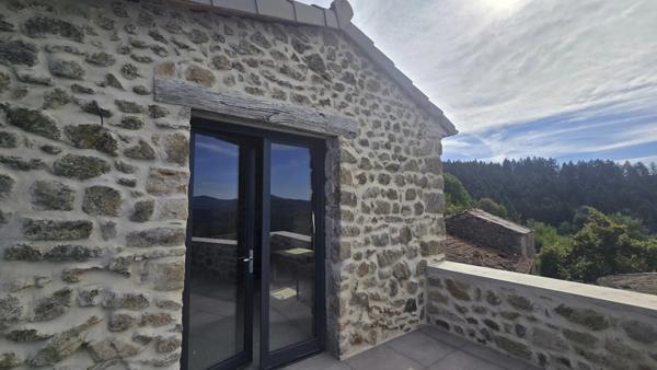 Ardèche, Saint Michel de Chabrillanoux, maison de hameau en pierres - 167m² habitables - Terrasse avec une vue Exceptionnel