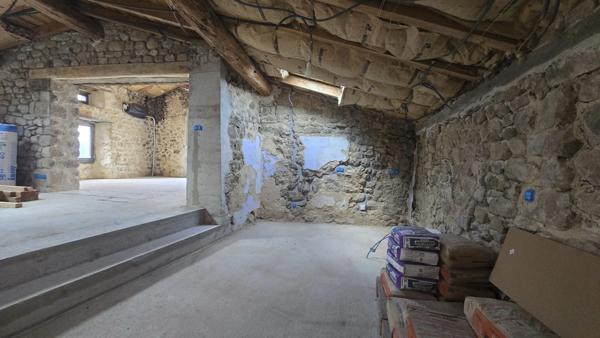 Ardèche, Saint Michel de Chabrillanoux, maison de hameau en pierres - 167m² habitables - Terrasse avec une vue Exceptionnel