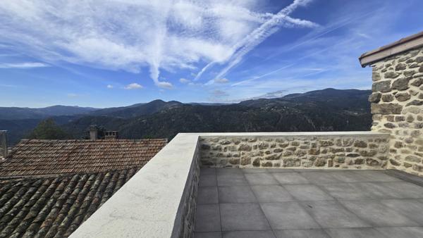 Ardèche, Saint Michel de Chabrillanoux, maison de hameau en pierres - 167m² habitables - Terrasse avec une vue Exceptionnel