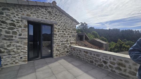 Ardèche, Saint Michel de Chabrillanoux, maison de hameau en pierres - 167m² habitables - Terrasse avec une vue Exceptionnel