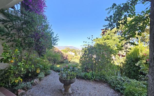 Maison à vendre    5 pièces •  Six-Fours-les-Plages