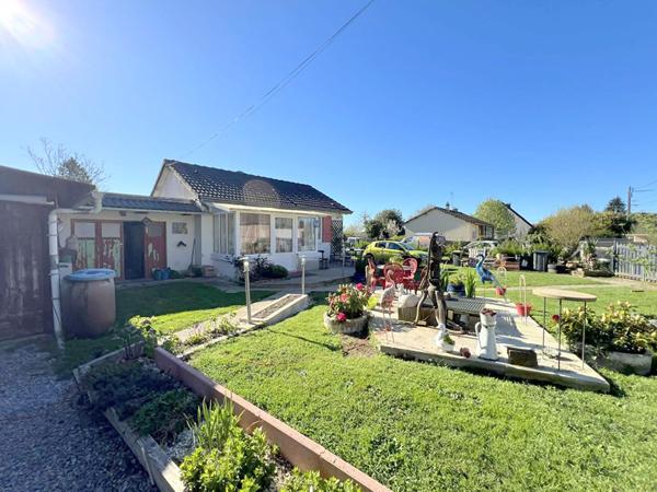 Maison Chaumont En Vexin 5 pièce(s) 70 m2 Maison plain pied + nombreuses dependances