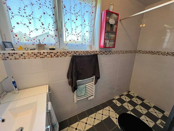 Maison Chaumont En Vexin 5 pièce(s) 70 m2 Maison plain pied + nombreuses dependances