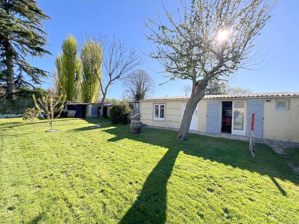 Maison Chaumont En Vexin 5 pièce(s) 70 m2 Maison plain pied + nombreuses dependances