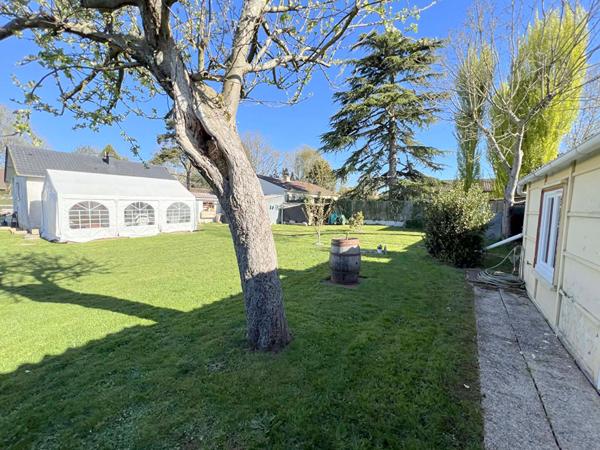 Maison Chaumont En Vexin 5 pièce(s) 70 m2 Maison plain pied + nombreuses dependances