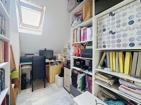 Maison à vendre à SAINT GEREON avec 4 chambres, bureau, garage et jardin.