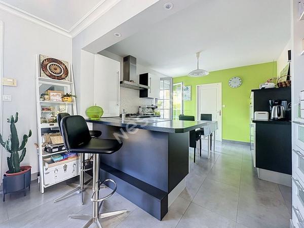Maison à vendre à SAINT GEREON avec 4 chambres, bureau, garage et jardin.