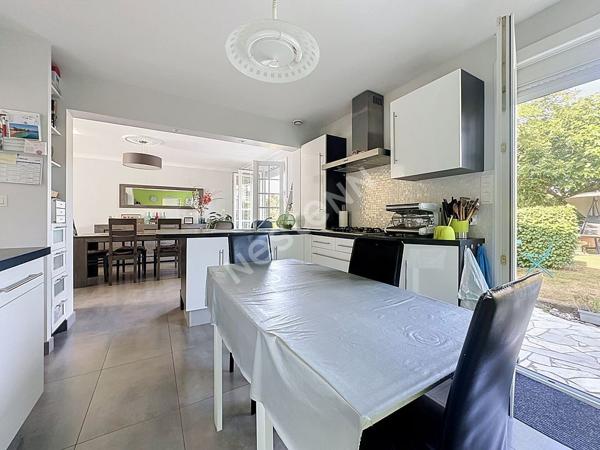 Maison à vendre à SAINT GEREON avec 4 chambres, bureau, garage et jardin.
