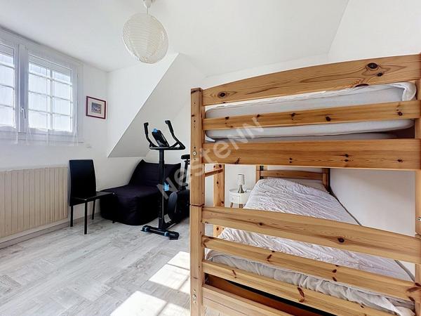 Maison à vendre à SAINT GEREON avec 4 chambres, bureau, garage et jardin.