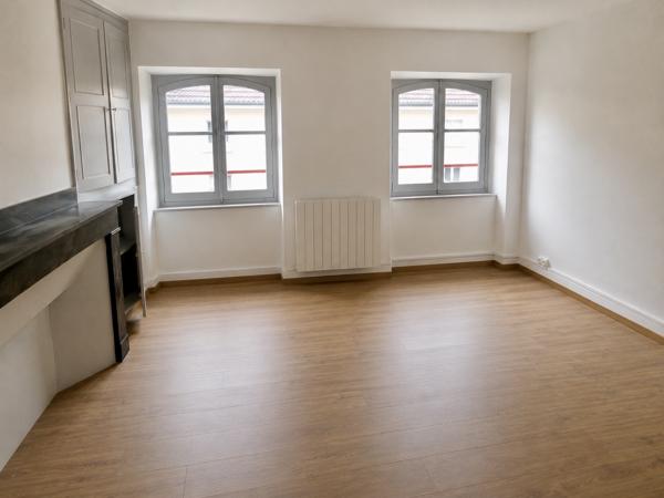 Appartement à louer 395 € CC CARCASSONNE 1 pièce 37 m² DPE F