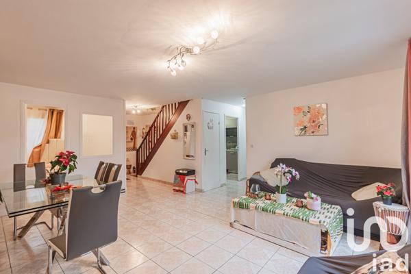 Maison 5 pièces de 91 m² à Saint-Pierre-lès-Nemours (77140)