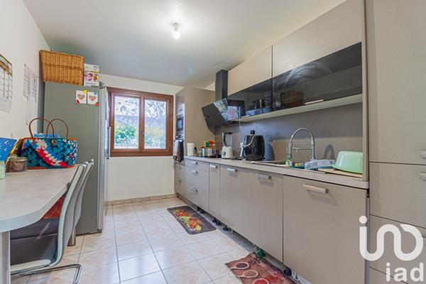 Maison 5 pièces de 91 m² à Saint-Pierre-lès-Nemours (77140)