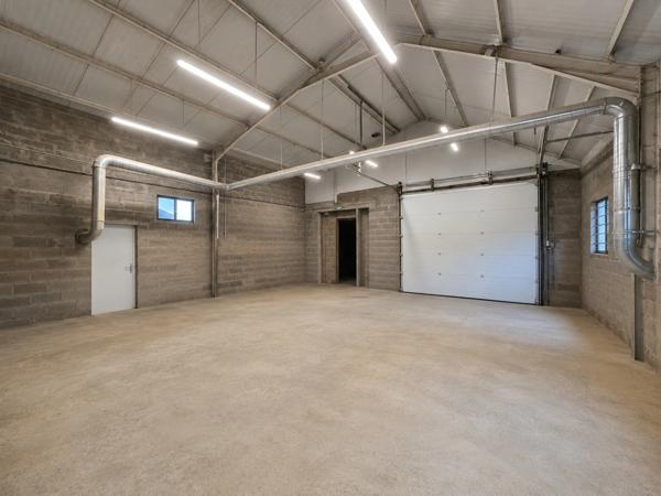Local d'activité de 352 m² - ALLUY (58) - Showroom, bureau, ateliers et stockage - terrain 1 354 m²