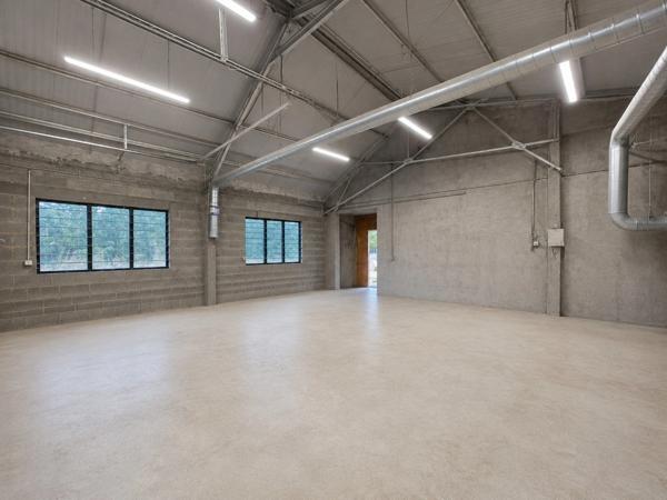 Local d'activité de 352 m² - ALLUY (58) - Showroom, bureau, ateliers et stockage - terrain 1 354 m²