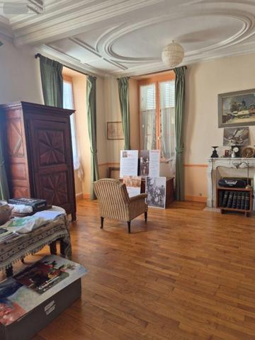Maison de maître à vendre à Aigurande dans l'Indre (36140), ref : CG/438