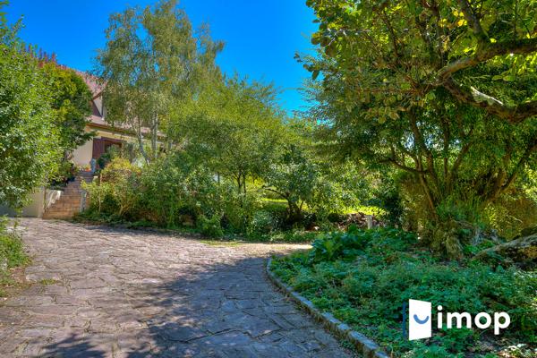 Belle demeure avec extérieur