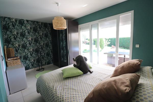 À 5 minutes de Pougues-les-Eaux / Villa à l'allure contemporaine 2011 sur plus d'1 hectare avec piscine et forêt en bordure