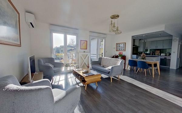 Appartement à louer    3 pièces • 77 m2 Collonges-au-Mont-d'Or