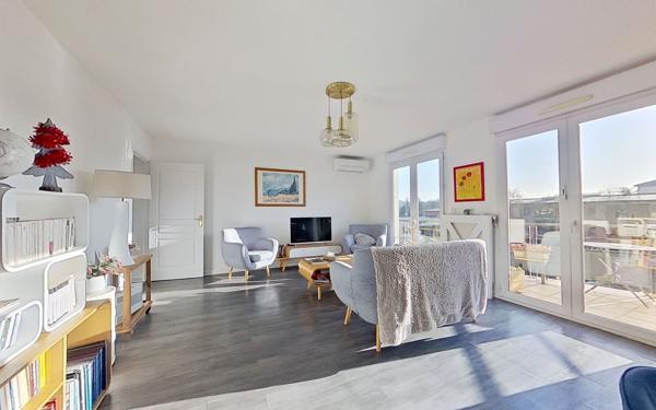 Appartement à louer    3 pièces • 77 m2 Collonges-au-Mont-d'Or