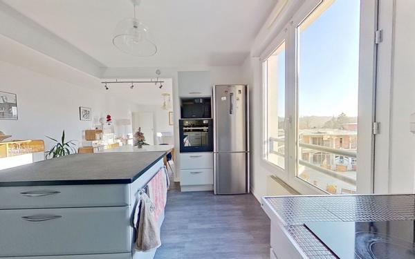 Appartement à louer    3 pièces • 77 m2 Collonges-au-Mont-d'Or