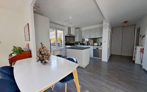 Appartement à louer    3 pièces • 77 m2 Collonges-au-Mont-d'Or